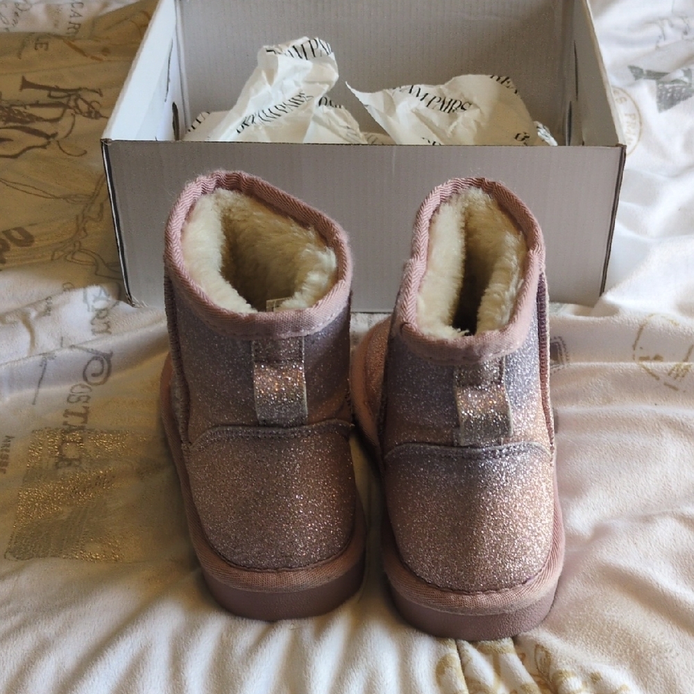 Dream Pairs Pink Ankle Boots with Shimmery Finish - Picture 4 of 7